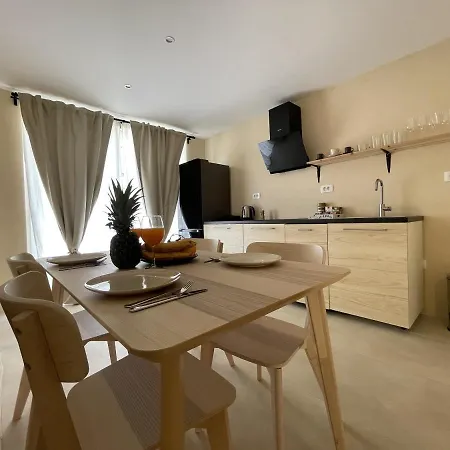 Апартаменты Cozy Matijas With Private Parking And Terrace
